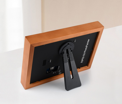 7.3 英寸E6彩色墨水屏电子相框使用支架摆放