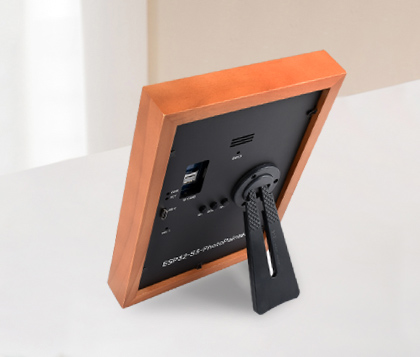 7.3 英寸E6彩色墨水屏电子相框使用支架摆放