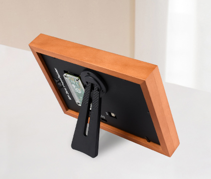 7.3 英寸彩色墨水屏电子，横放展示