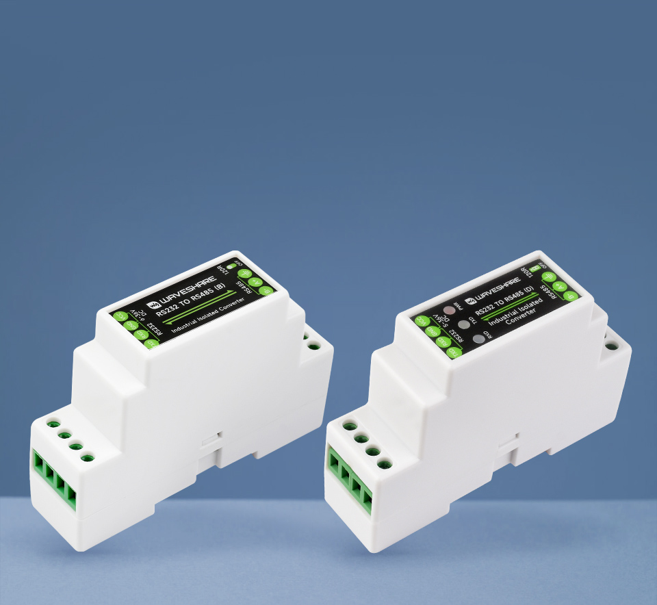 两个导轨式RS232转RS485有源数字隔离型串口转换器在深蓝色背景中，侧视