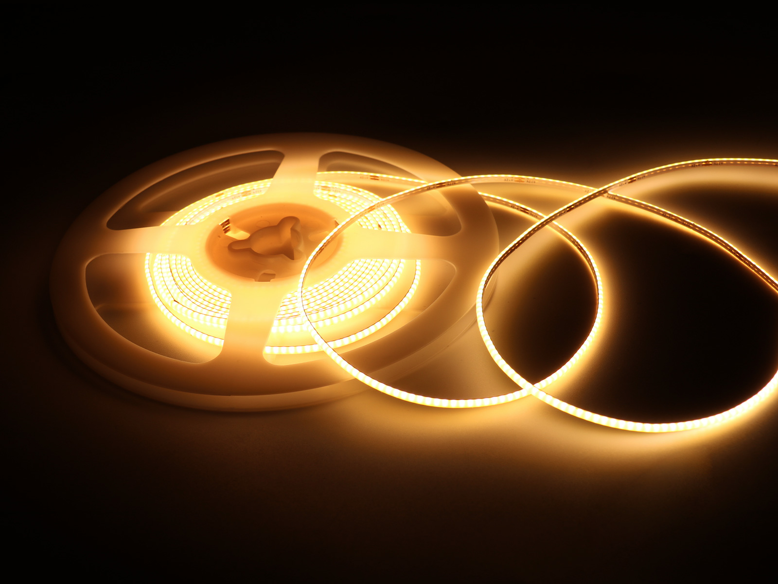 4000K 单色 COB 柔光灯带 无光斑 低功耗设计 支持自由裁剪