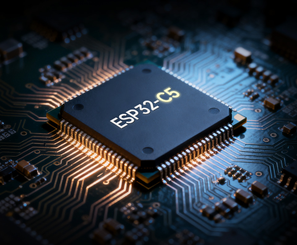 乐鑫 ESP32-C5 芯片特写，支持双频 Wi-Fi 6 和蓝牙 5