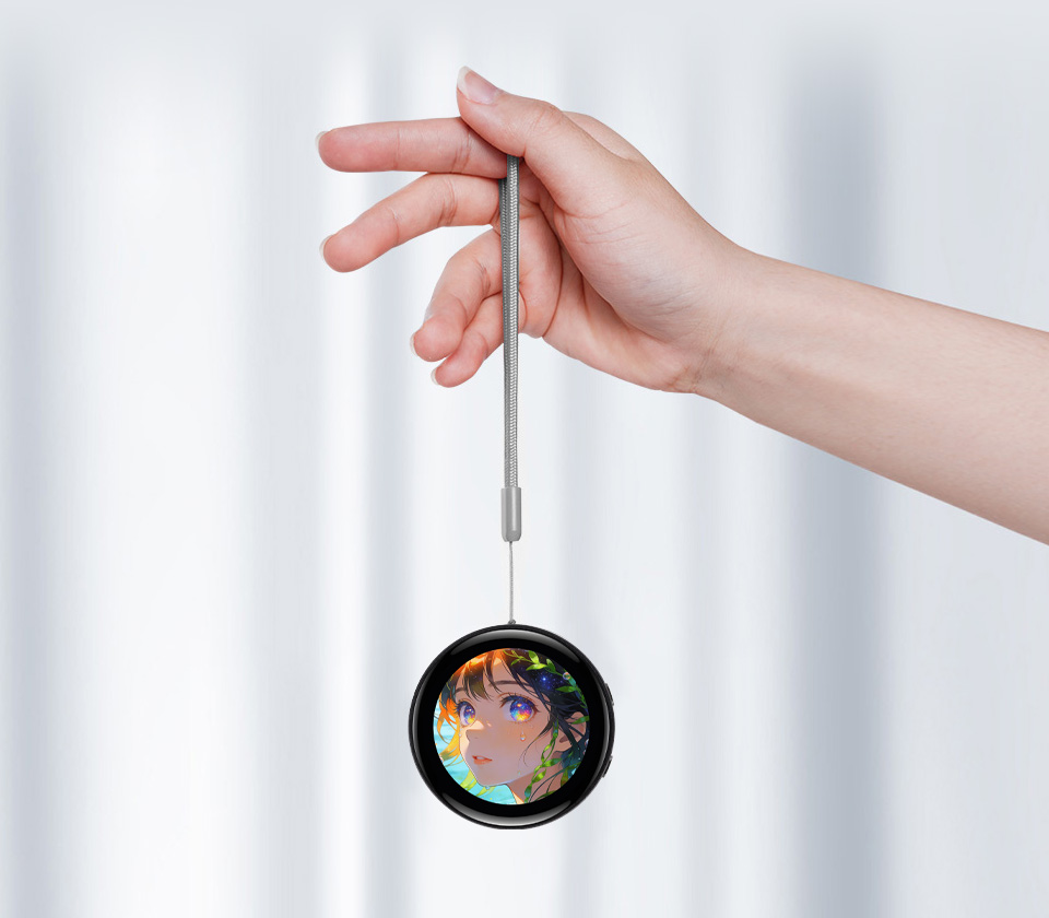 ESP32-S3 1.43 英寸电容触控屏预留挂饰孔位，可做挂饰展示