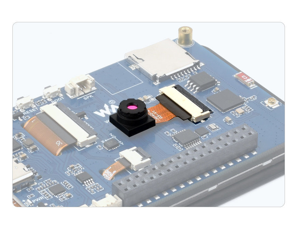 三个ESP32-S3 2.8 英寸电容触控屏开发板并列，并展示不同视角及IPS屏幕软件